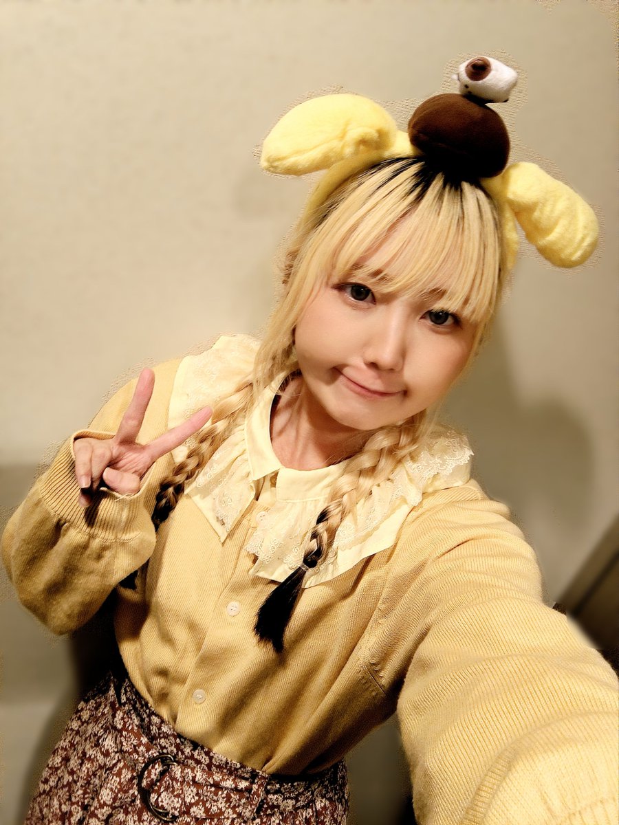 rinrin_char's tweet photo. 本日もご帰宅ありがとうございました🌟

まったりお話出来て良かったです🍀
うさぎ当てクイズのお話などもできて嬉しかったです✌️

この前ピューロランドに行ってきたのでそちらのお写真にて📸
(1枚目カチューシャ逆でした🤣)

次は水曜います！
ご帰宅お待ちしております♡ https://t.co/zXFCmRINqw
