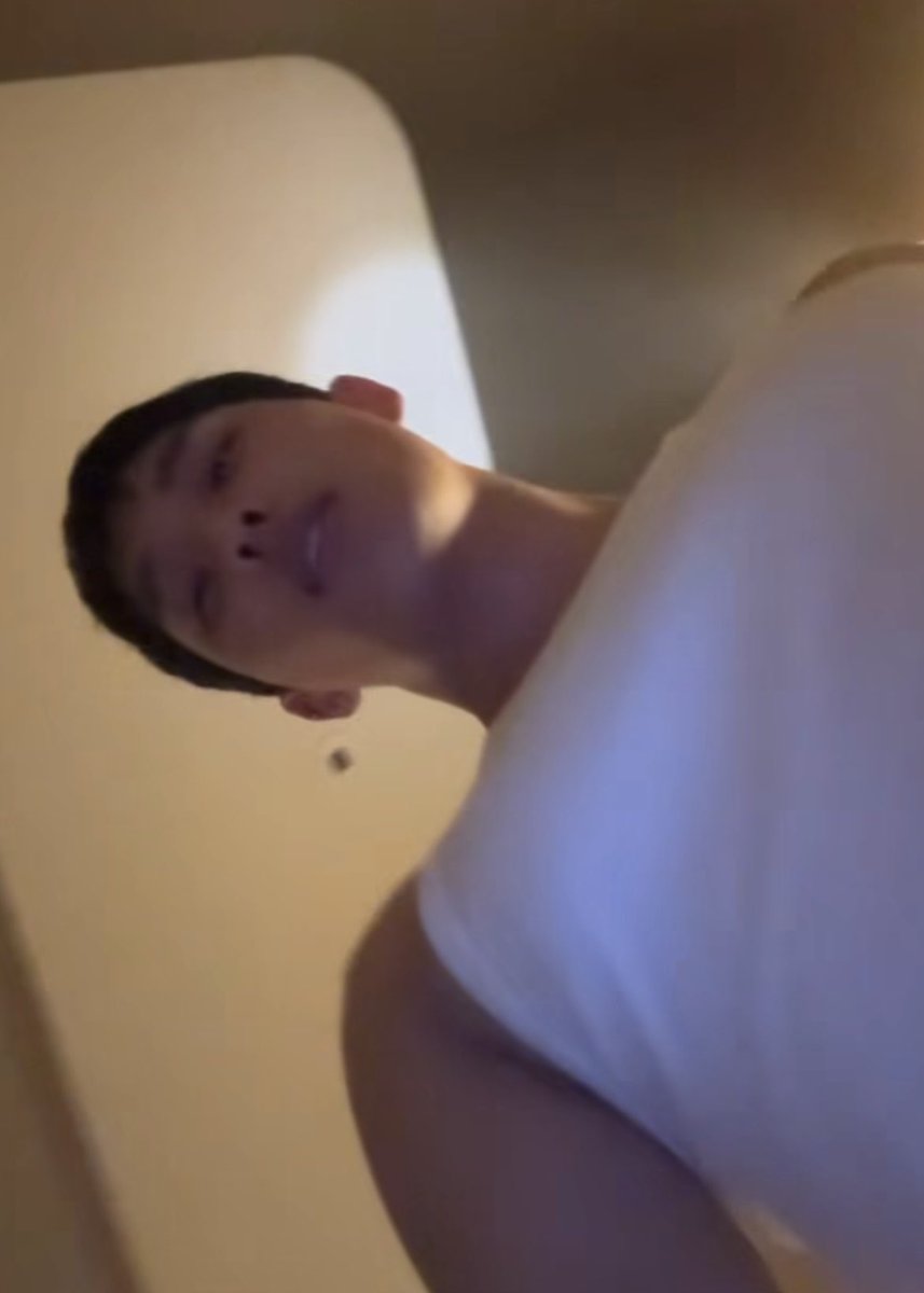 jungismultistan's tweet photo. this angle wow birthday boy calm your tits https://t.co/LjO7XVdqnb