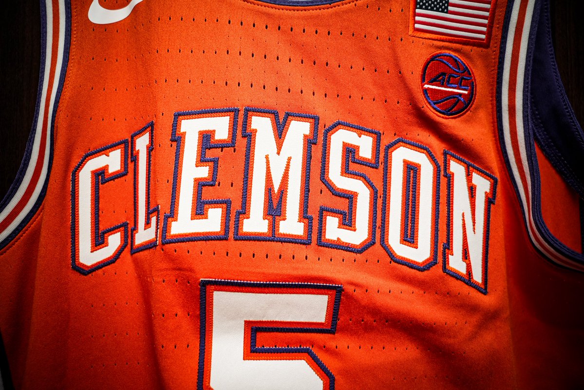 ClemsonMBB's tweet photo. The road orange look just got a little more classic 🔥🔥 https://t.co/IjM5XlYfmN