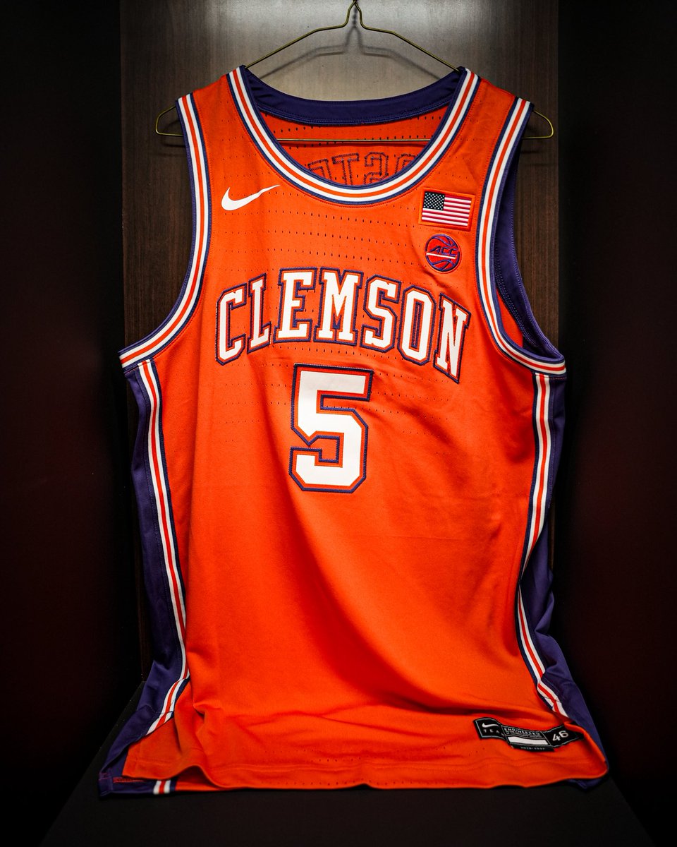 ClemsonMBB's tweet photo. The road orange look just got a little more classic 🔥🔥 https://t.co/IjM5XlYfmN