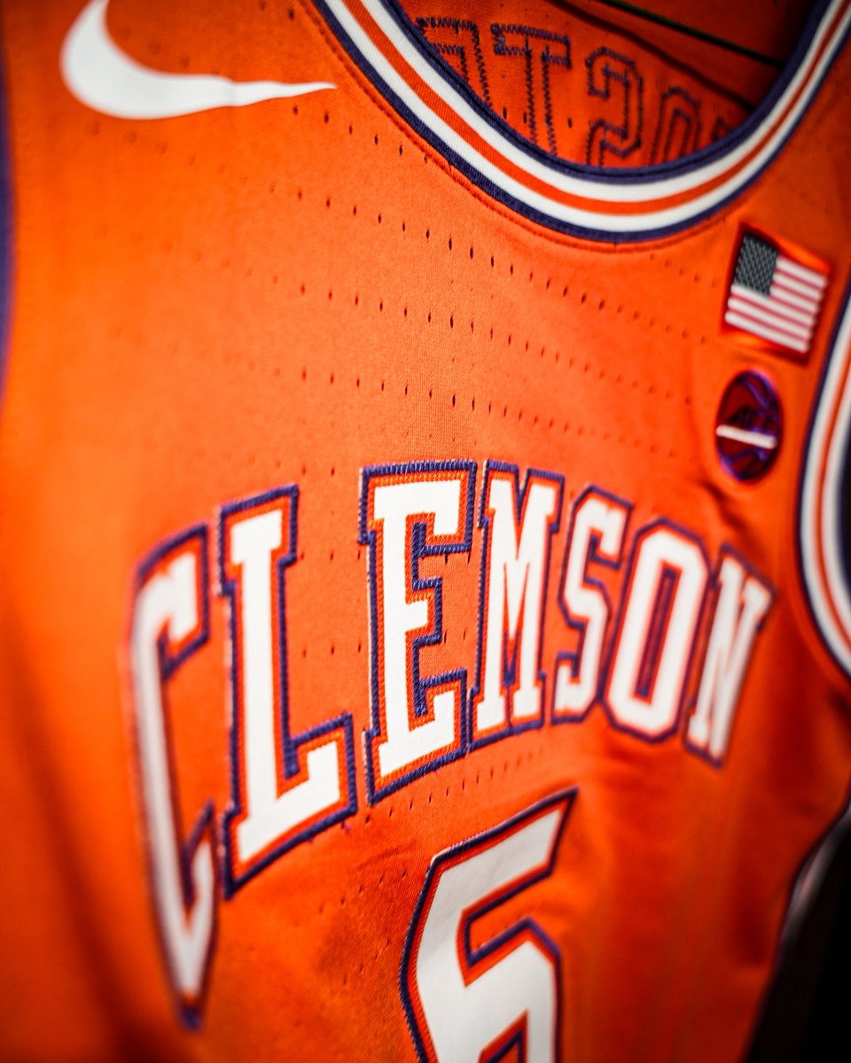 ClemsonMBB's tweet photo. The road orange look just got a little more classic 🔥🔥 https://t.co/IjM5XlYfmN