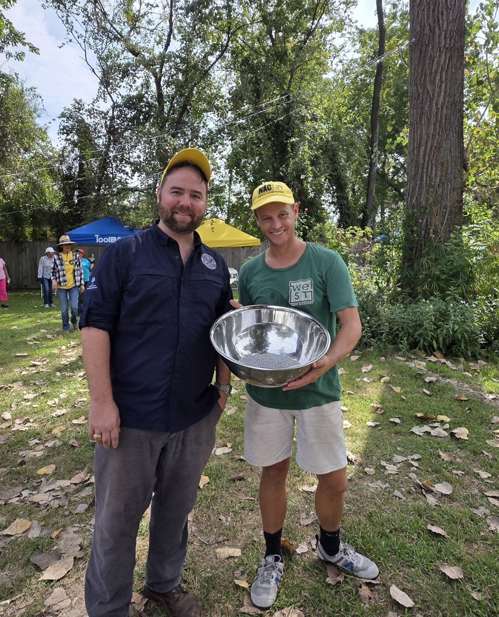 tamusuperfund's tweet photo. @tamusuperfund joined Settegast Garden Day to help install a rain garden! Organized by @weststrecovery &amp; the #CAG. Over 50 community members helped out. Beautiful day—perfect way to bring nature back to the neighborhood! @NIH @TAMU_SPH @Tamuarch https://t.co/Qhypzb88E1