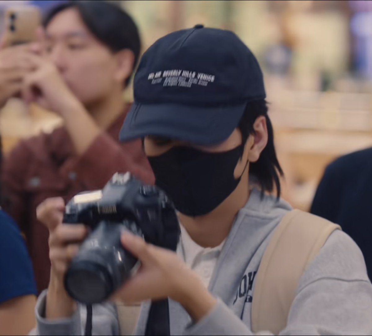 TFauausave's tweet photo. @Auautnp 你们两个的帽子是同一顶吗🧢🫳🫳 https://t.co/FkL5fRlvBe