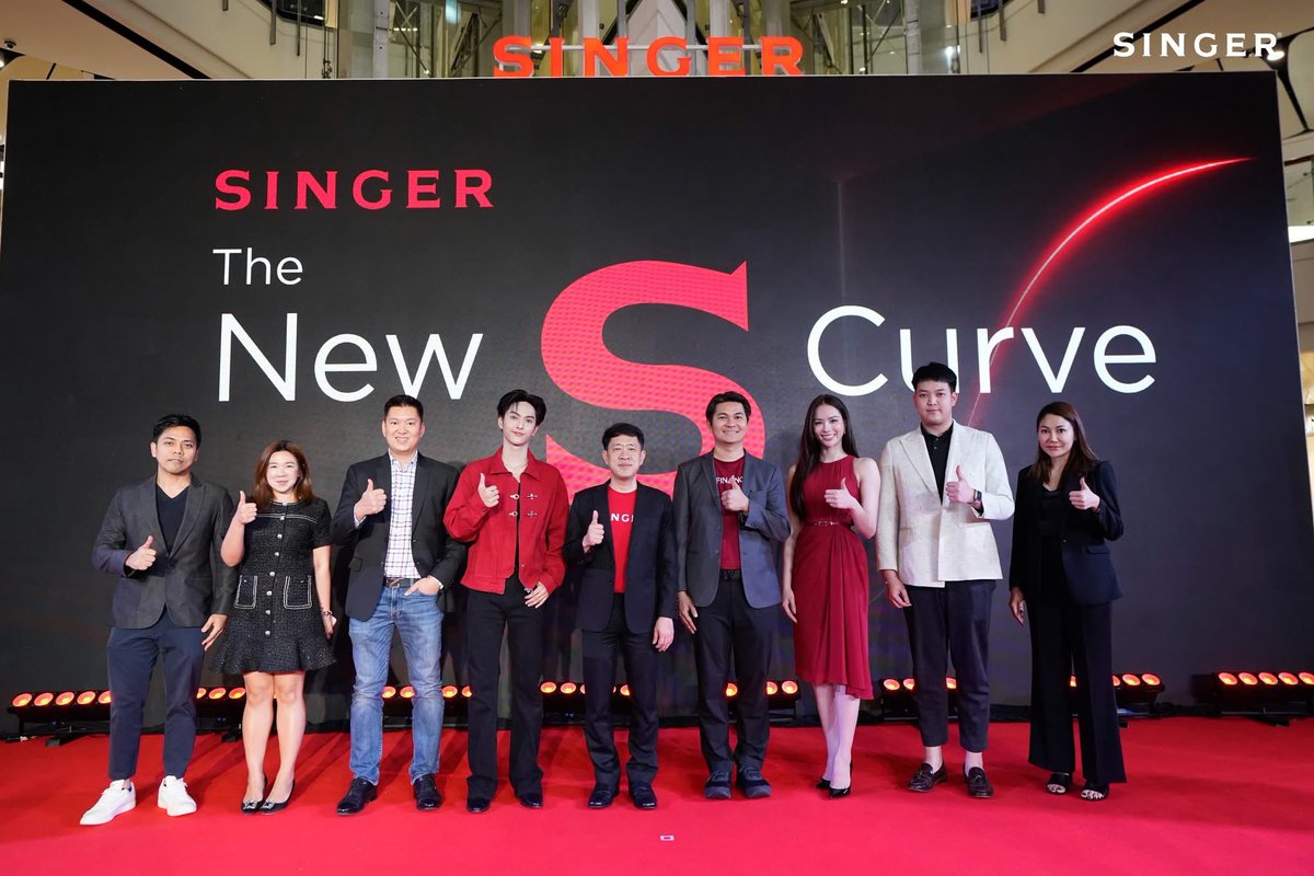 copperrofficial's tweet photo. ประมวลภาพบรรยากาศงาน SINGER THE NEW S CURVE 🌟

Facebook : Singer Thailand
♥️ : https://t.co/uu8b0BdjJW

ขอบคุณรูปภาพสุดหล่อจากพี่ #SINGER ครับ🙏🏻

SINGER x COPPER BUS 
@cucopper11 #COPPERdechawat
#SINGERThailand #TheNewSCurve https://t.co/ZganlR9jm5