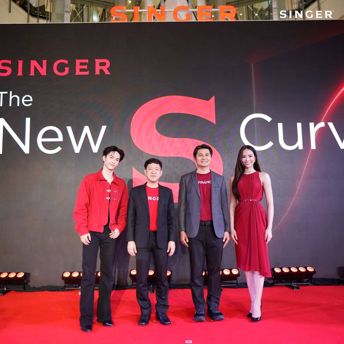 copperrofficial's tweet photo. ประมวลภาพบรรยากาศงาน SINGER THE NEW S CURVE 🌟

Facebook : Singer Thailand
♥️ : https://t.co/uu8b0BdjJW

ขอบคุณรูปภาพสุดหล่อจากพี่ #SINGER ครับ🙏🏻

SINGER x COPPER BUS 
@cucopper11 #COPPERdechawat
#SINGERThailand #TheNewSCurve https://t.co/ZganlR9jm5