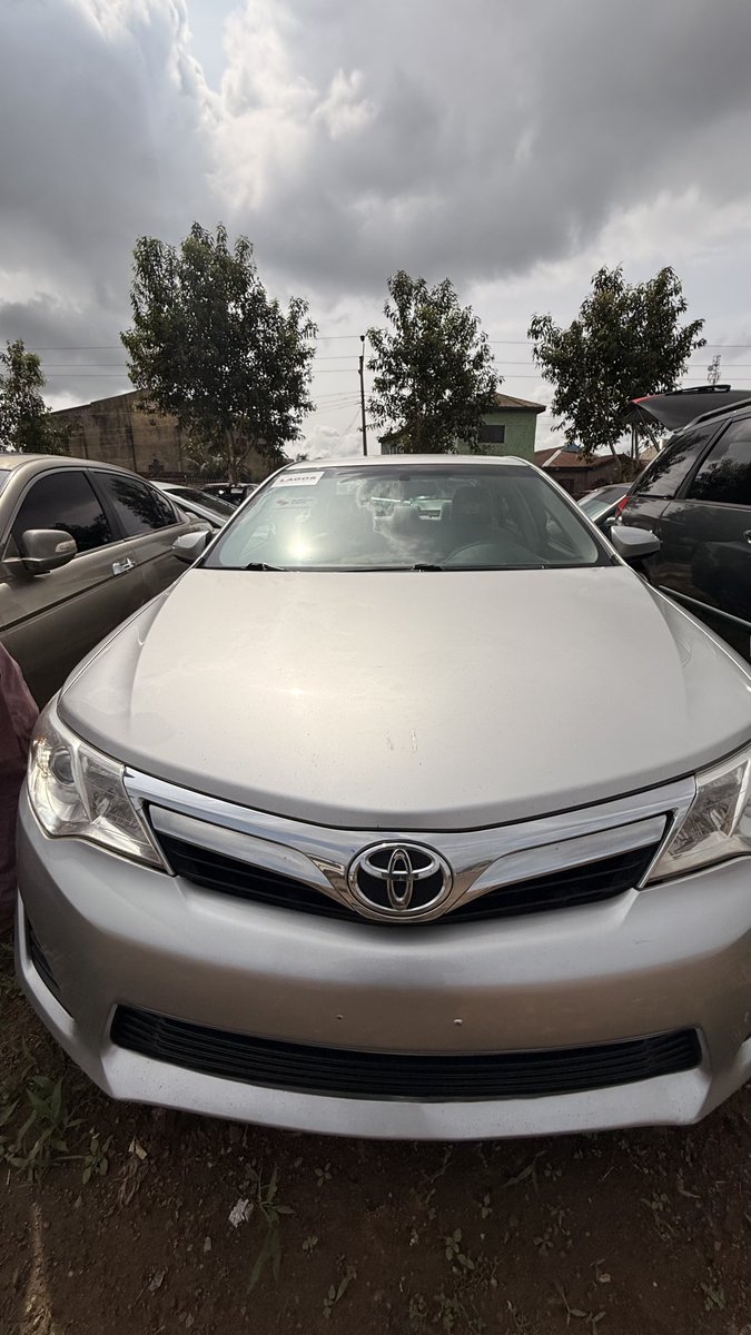 KDriveAutosNG's tweet photo. Toyota didn't just change the year on the 2015 Camry. They redesigned it bumper to bumper, giving it a bolder look, a quieter cabin and improved handling.

💰15m
Call/WhatsApp: 09065054300

#KDriveAutosNG #ToyotaCamry #CamryLE https://t.co/pMjMnaG6T8