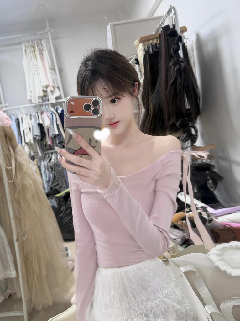 MarieGa56646926's tweet photo. 新人刚玩x…..真给看

有人想锐评一下我15岁福嘛 🥹   

看完不许瞎说，赶紧看，我要删了

真没有🚪  流言66我真的给呀 https://t.co/5vMCxgYQN2