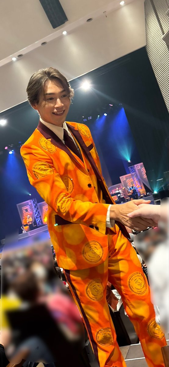 _cho_bi_14's tweet photo. 「純烈の衣装の話」

💜白川さんは衣装を着てるよりも脱げば脱ぐほどかっこいいんだから

❤️体が僕のアクセサリー https://t.co/S8cvEo7n8h