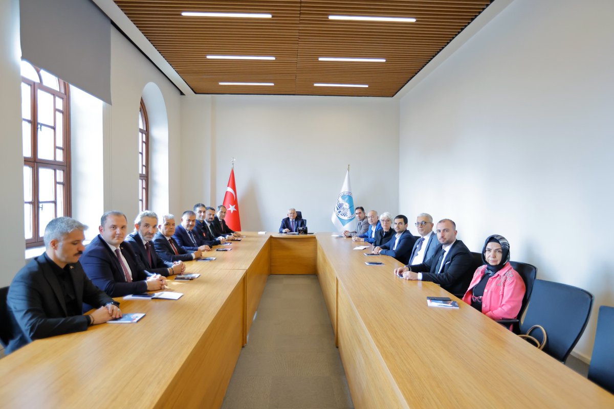 KentKonseyi38's tweet photo. Kayseri Kent Konseyi Başkanımız Doç. Dr. Mehmet Sena Kösedağ ve Kayseri Kent Konseyi Yürütme Kurulu üyelerimiz, Kayseri Büyükşehir Belediye Başkanı Dr. Memduh Büyükkılıç’ı ziyaret etti.

https://t.co/leqbAzB4dK https://t.co/sNDT1LYND8
