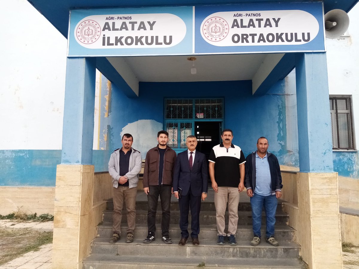 PatnosMEM's tweet photo. 📌EĞİTİMDE SAHA ODAKLI ÇALIŞMALAR DEVAM EDİYOR

Patnos İlçe Milli Eğitim Müdürü Sayın Yüksel ZORLU, saha ziyaretleri kapsamında Alatay İlk-Ortaokulu ile Aladağ İlkokulu’nu ziyaret etti.

​Ziyaretin ilk durağında Alatay İlk-Ortaokulu’nda okul idarecileri ve öğretmenlerle bir araya gelen Sayın ZORLU, eğitim-öğretim faaliyetleri hakkında bilgi alarak görüş ve talepleri dinledi.

​Akabinde Aladağ İlkokulu’na geçen İlçe Milli Eğitim Müdürümüz, okul bahçesinde devam eden kilit parke taşı döşeme ve yenileme çalışmalarını yerinde inceleyerek yetkililerden süreç hakkında bilgi aldı.

@tcmeb
@tcagrivaliligi
@agrimem 
@halukcakan12 
@patnos_004
@YkselZorlu