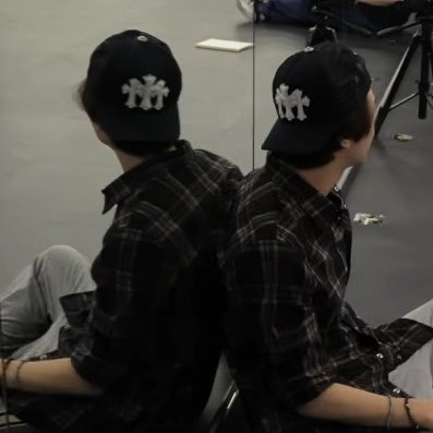 steamyjelly's tweet photo. at first glance i thought there’s hattifatteners on haechan’s cap https://t.co/10GxQH7fmB