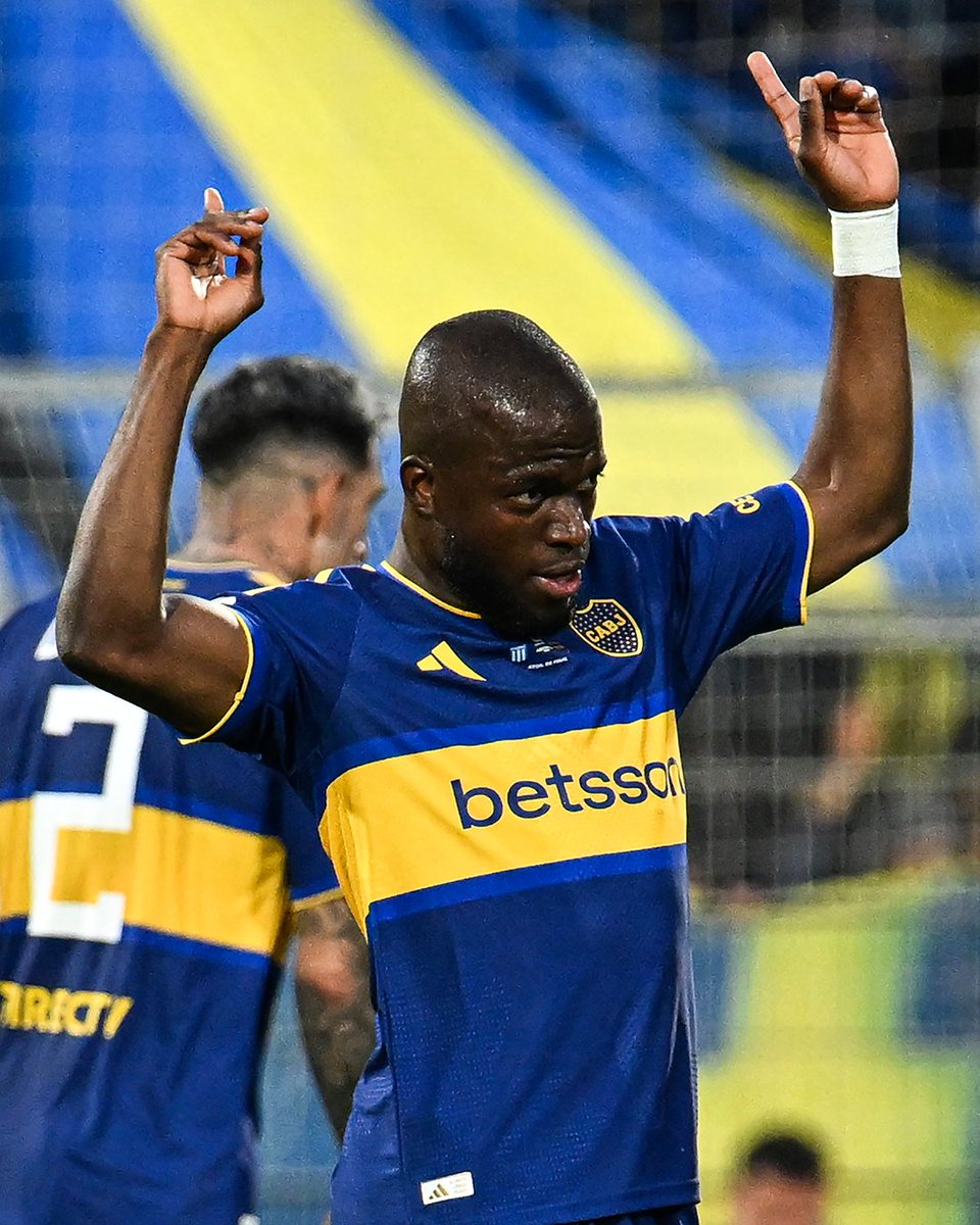 brfootball's tweet photo. Boca Juniors were 2-0 down away to Racing Club after 71 minutes in the Copa Argentina on Sunday night...

...but then Enner Valencia scored a hat trick of headers to win the game 3-2 🤯 https://t.co/10sINCtt1n