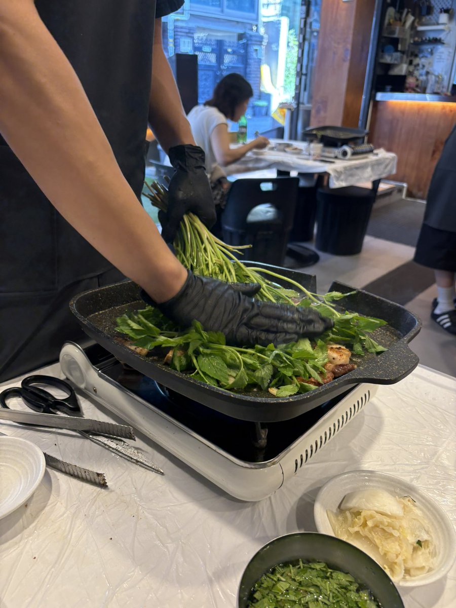 mino_1oo4's tweet photo. 韓国🇰🇷タッカンマリおいしすぎてまた食べたい🥰初日に風邪ひいたけどおいしいの食べたい欲がすごすぎて1日2万歩も歩いてた😂 https://t.co/qbskVWkkSn