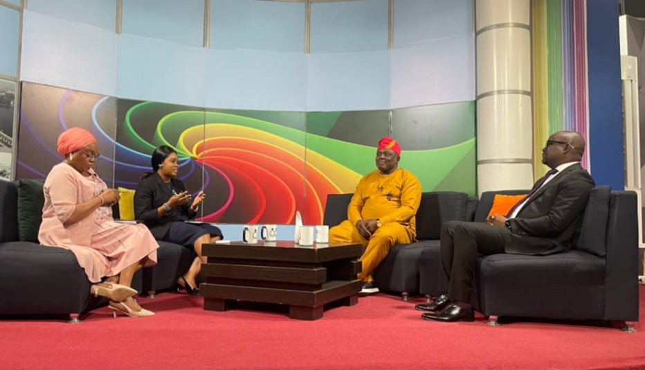lagostelevision's tweet photo. “Every political party has its own constitution, which guides the affairs of the party. Anti-party activities mean doing things that go against the constitution of the party.”
— Bosun Osifowora, Lawyer/Political Affairs Analyst
#AntiParty #PoliticalParties #TheVoiceOfLagos https://t.co/mPlmh90jBY