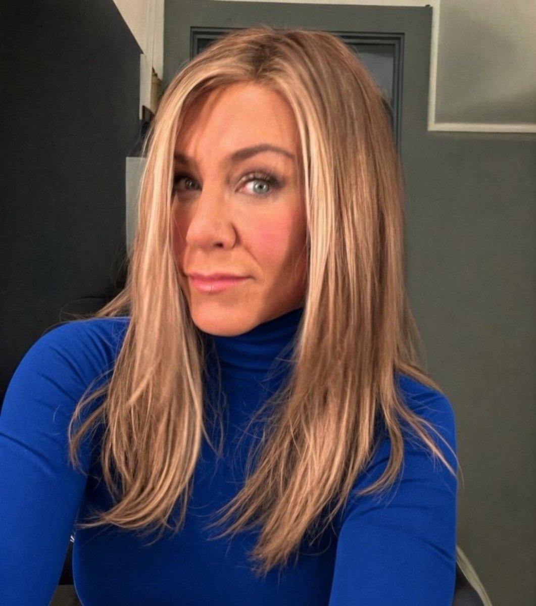 JenniferAnsfan's tweet photo. look beautiful in blue or red 😔❤️ #USAFans #AmericanFans #CelebrityFans #InternationalFans #WorldwideFans #OnlineSafety #X #SocialMediaSafety https://t.co/9APLuIr1Rn