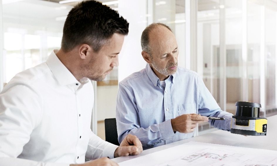 SmartAutoMag's tweet photo. Leuze: New EU Machinery Regulation Shifts Safety Responsibilities to Machine Operators

#SmartAutomation #MachineSafety #IndustrialAutomation #Cybersecurity #MachineryRegulation 

https://t.co/lutzZCA2ss https://t.co/dsruhNIjMz