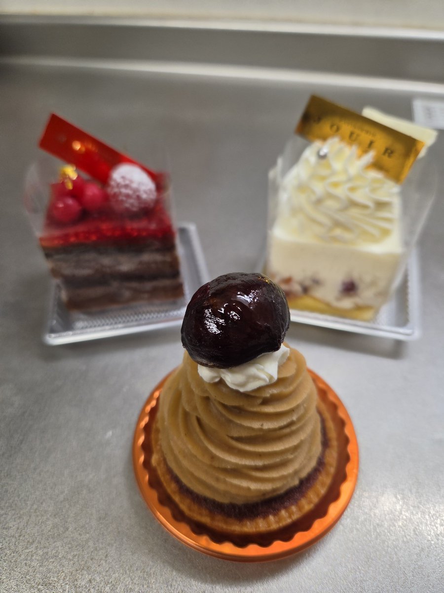 fumilune's tweet photo. 私事ですが、本日誕生日を迎えました🎂心身共に健康で、楽しい日々をおくれますように… https://t.co/abOmDhs9OD