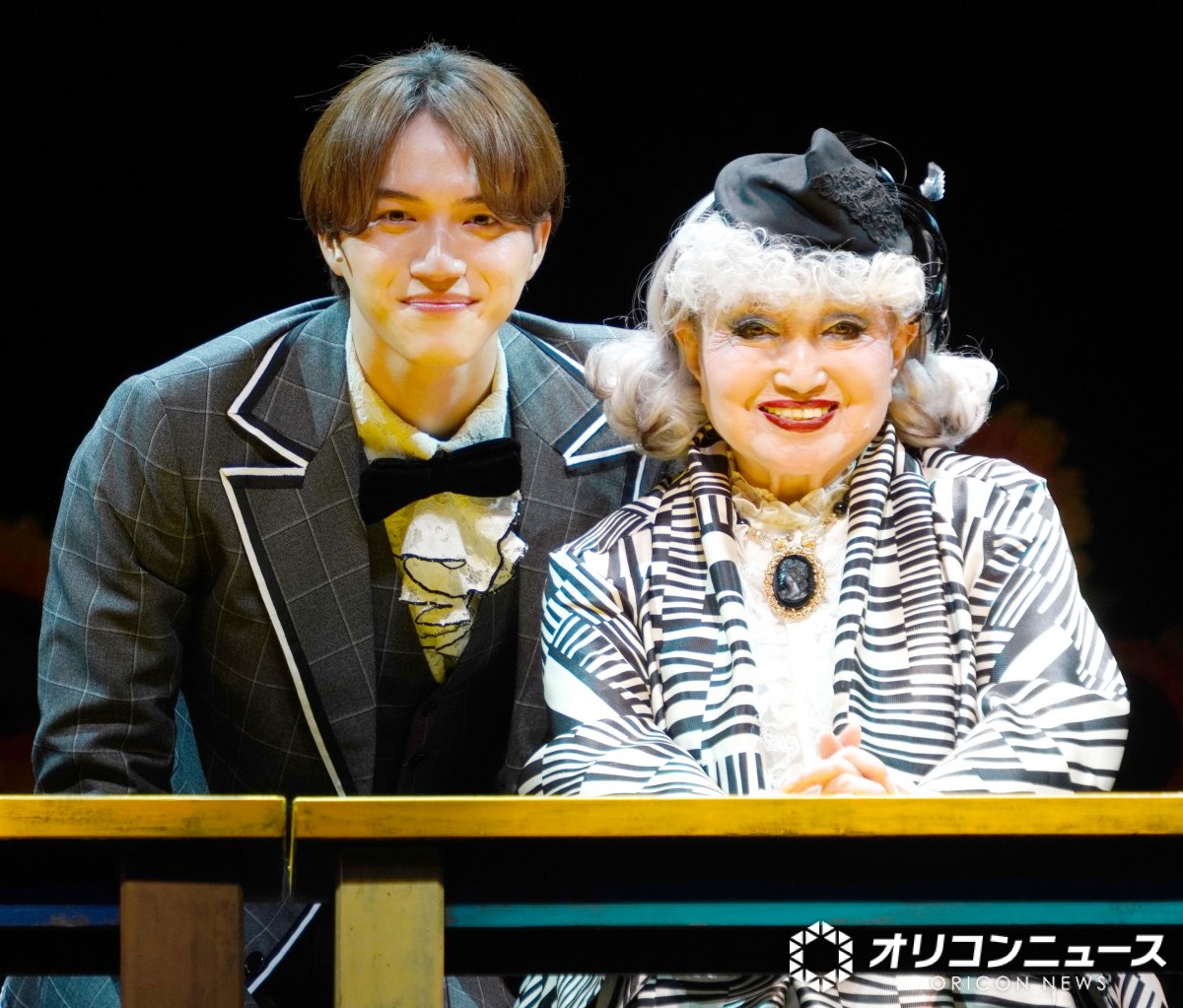 oricon's tweet photo. 黒柳徹子、“新恋人”岩崎大昇をべた褒め👏
「顔はいいし、姿はいい、芝居はうまい」

https://t.co/gLe11TObjj

#ハロルドとモード https://t.co/Q3Bx5H0hA2