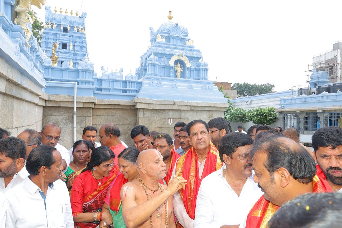 TTDevasthanams's tweet photo. వాల్మీకిపురం శ్రీ పట్టాభి రామస్వామి ఆలయ అభివృద్ధికి రూ.5.73 కోట్లు

పలు అభివృద్ధి పనులకు శంకుస్థాపన చేసిన టీటీడీ చైర్మన్ శ్రీ బీఆర్ నాయుడు

#TTD #Valmikipuram #PattabhiRamaSwamy #TempleDevelopment #SanatanaDharma #TTDofficialupdates https://t.co/htp5wxZi5u