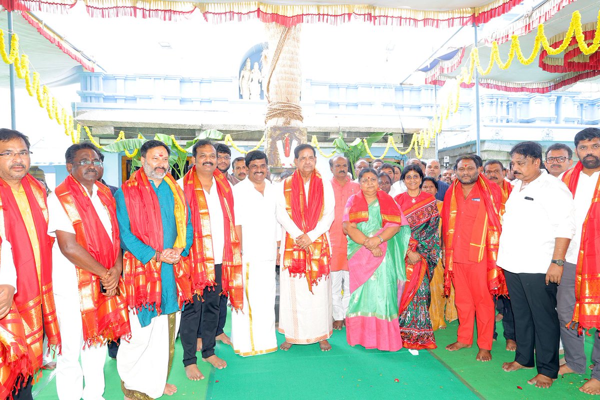 TTDevasthanams's tweet photo. వాల్మీకిపురం శ్రీ పట్టాభి రామస్వామి ఆలయ అభివృద్ధికి రూ.5.73 కోట్లు

పలు అభివృద్ధి పనులకు శంకుస్థాపన చేసిన టీటీడీ చైర్మన్ శ్రీ బీఆర్ నాయుడు

#TTD #Valmikipuram #PattabhiRamaSwamy #TempleDevelopment #SanatanaDharma #TTDofficialupdates https://t.co/htp5wxZi5u