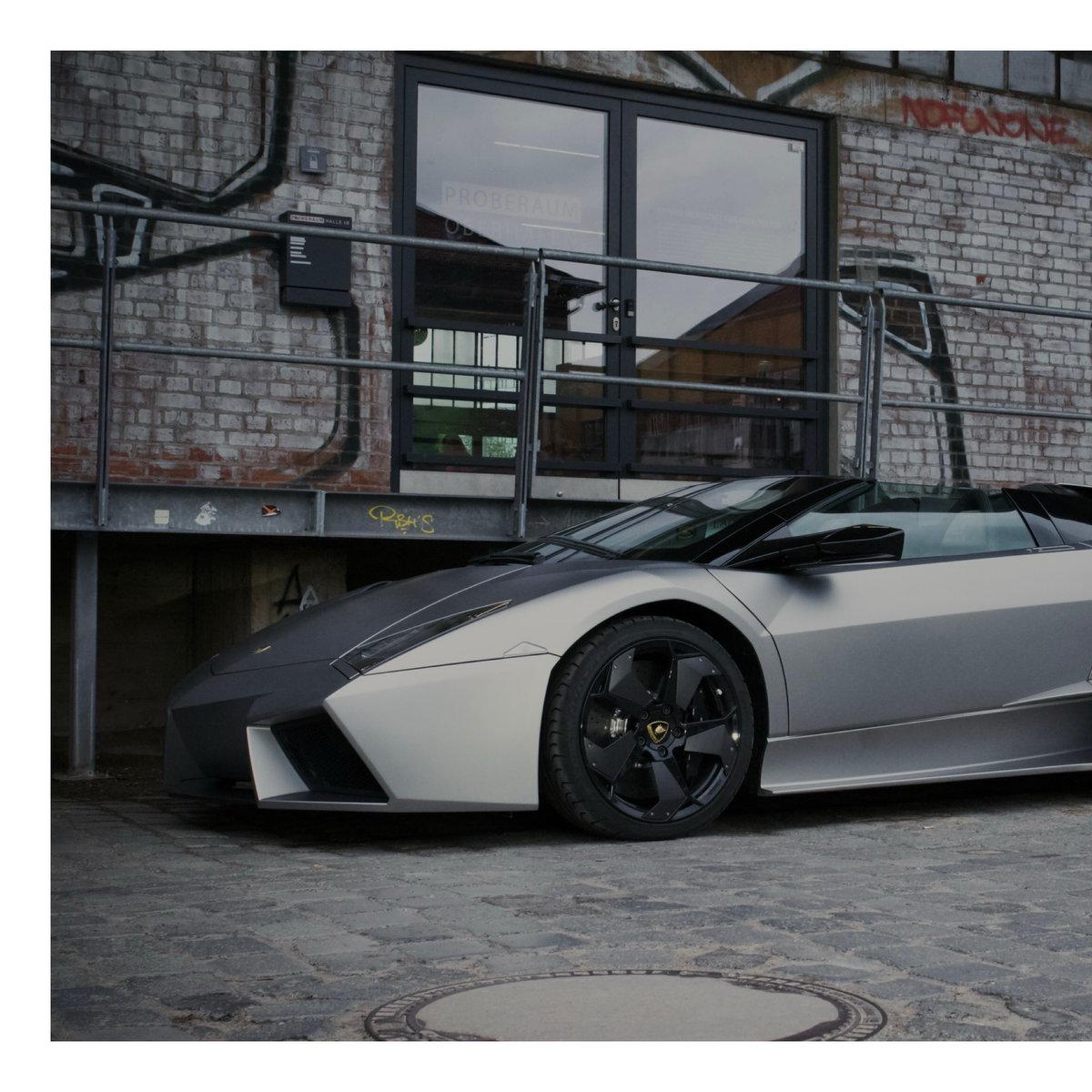matthchave82425's tweet photo. The Lamborghini Reventón, with its sharp lines, extreme aerodynamics, and pure V12 power, looks more like a machine from the future than a car of today. https://t.co/4Tip9SB4fo