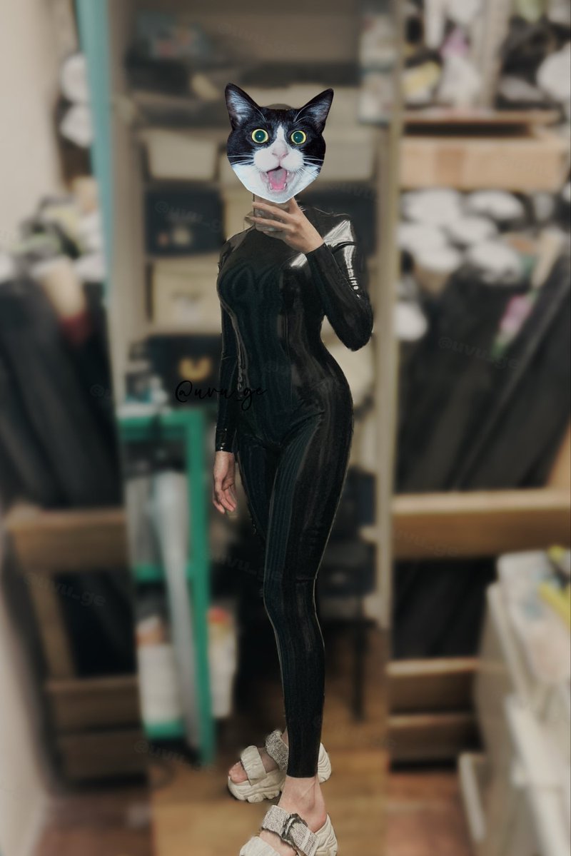 uvu_ge's tweet photo. 試着してきた🪼
オーダーだから当たり前なのかもだけど既製品より着やすくて感動◎

これからお直しして貰うのに細かいところチェックしてもらったんだけど、首の長さにびっくりされてもっと上まで面積あった方がいいらしい

何から何までとても手厚い🐱 https://t.co/KSk92KZQfH
