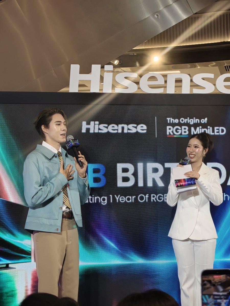 HisenseThailand's tweet photo. มาแล้วจ้าาาาาา ขอเสียงกรี้ดที่ดังแบบลิ้นไก่แตกได้ไหม!!!
#HisenseThailand #HisenseRGBMiniLED #HisenseRGBMiniLEDxNani #RGBBirthday
#TheOriginOfRGBMiniLED #Hirunkit_ #InnovatingABrighterLife
#โคตาเอะ https://t.co/qPySp5wUXB