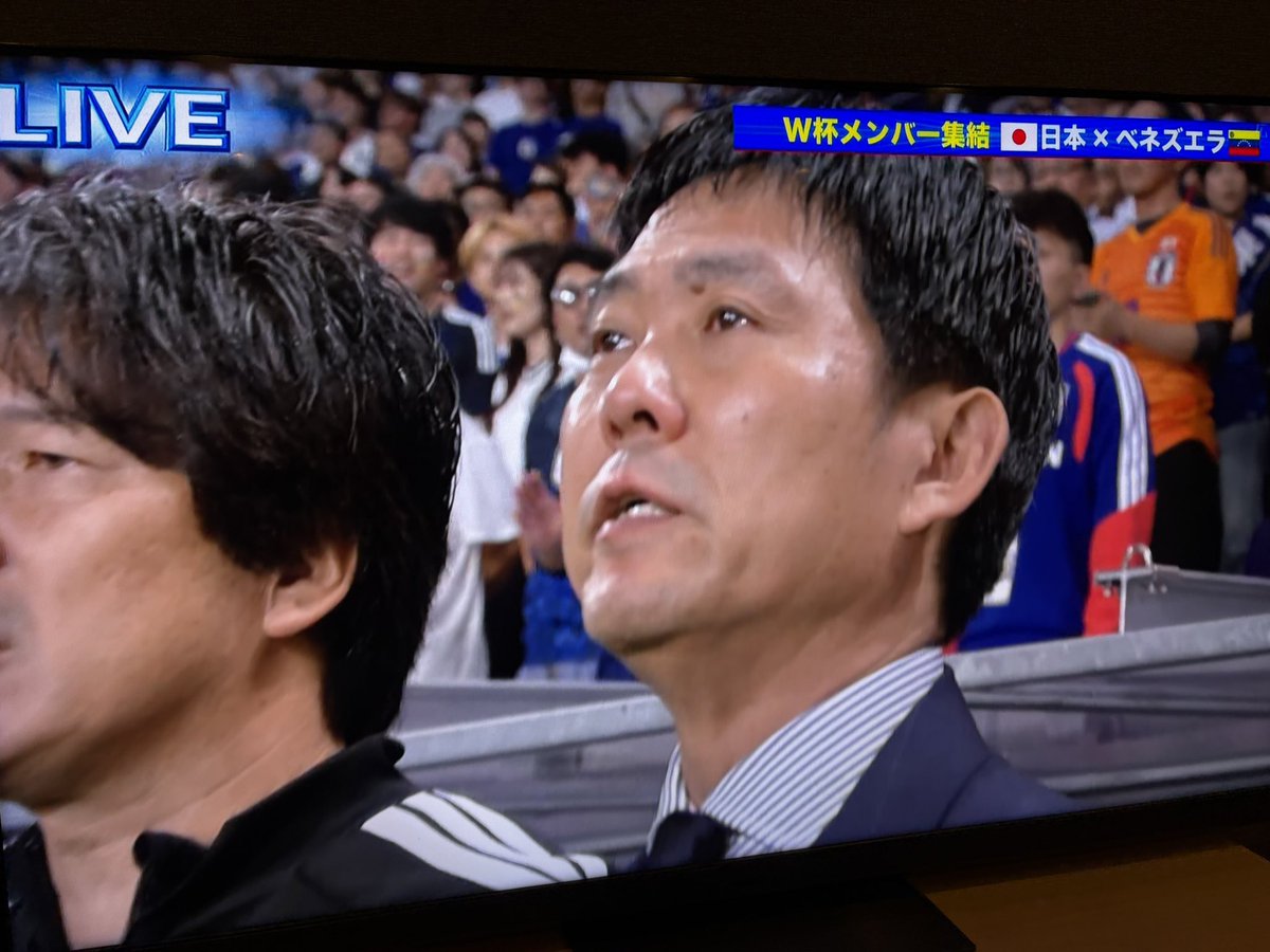 yoshiro_sanfre's tweet photo. 森保一監督。選手としてサンフレッチェ広島のために戦い、監督として初優勝に導き、スタジアム建設のために街頭に立って署名活動に頭を下げてくれた。

ポイチさんが尽力してくれたピースウイング広島に、日本代表監督として最後に帰ってきてくれたことがたまらなく嬉しいです。 https://t.co/wG2p6dMfN9