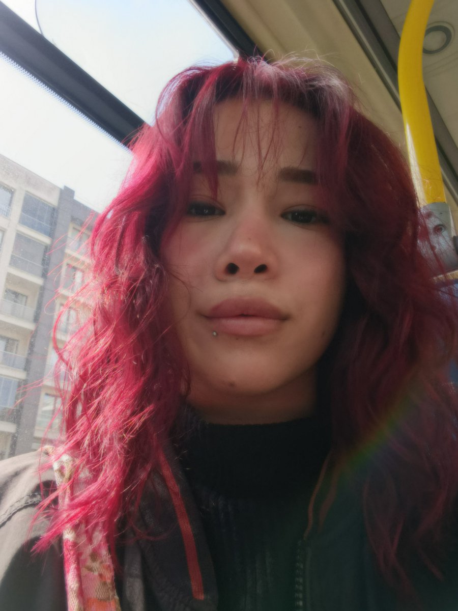 Sapphirlay's tweet photo. Hair check ✨ https://t.co/ccimlX6BLi