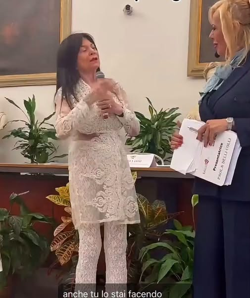 ArenaSusi's tweet photo. Stefania Nobile, figlia di Wanna Marchi e quest'ultima, sono state premiate in Campidoglio con il Premio Internazionale della Cultura il 23 settembre (notizia verificata, anch'io non ci volervo credere). https://t.co/MIhGSbVlso