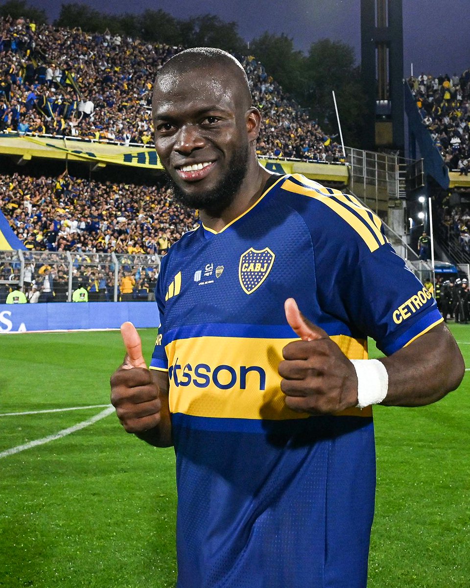brfootball's tweet photo. Boca Juniors were 2-0 down away to Racing Club after 71 minutes in the Copa Argentina on Sunday night...

...but then Enner Valencia scored a hat trick of headers to win the game 3-2 🤯 https://t.co/10sINCtt1n