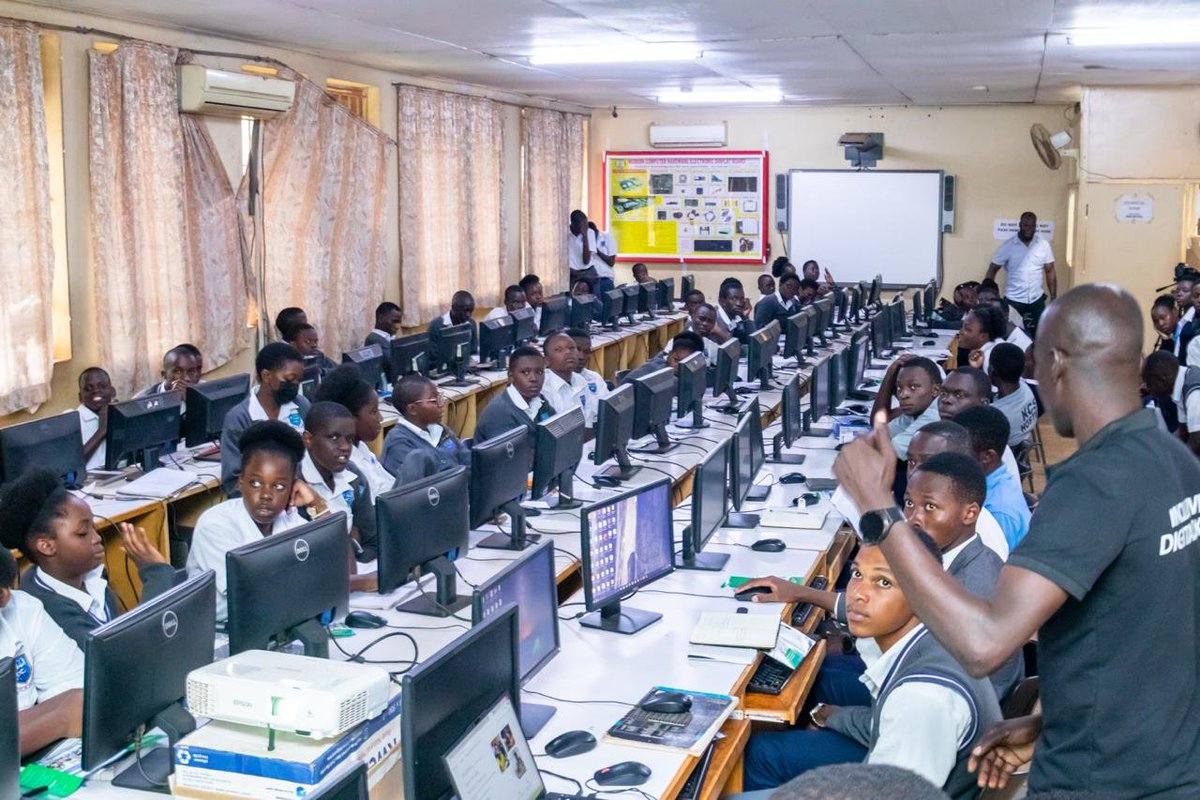 NamuliPasha's tweet photo. President Museveni has encouraged public-private partnerships that have accelerated the rollout of 4G and emerging 5G networks. https://t.co/tDe20amzQU