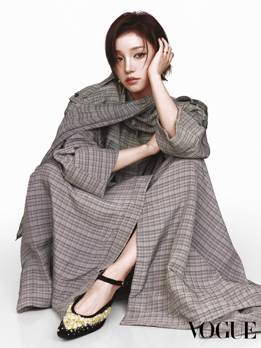 official_i_dle's tweet photo. #YUQI x #VogueHongKong

#아이들 #idle
#우기 https://t.co/waQHBOXUch