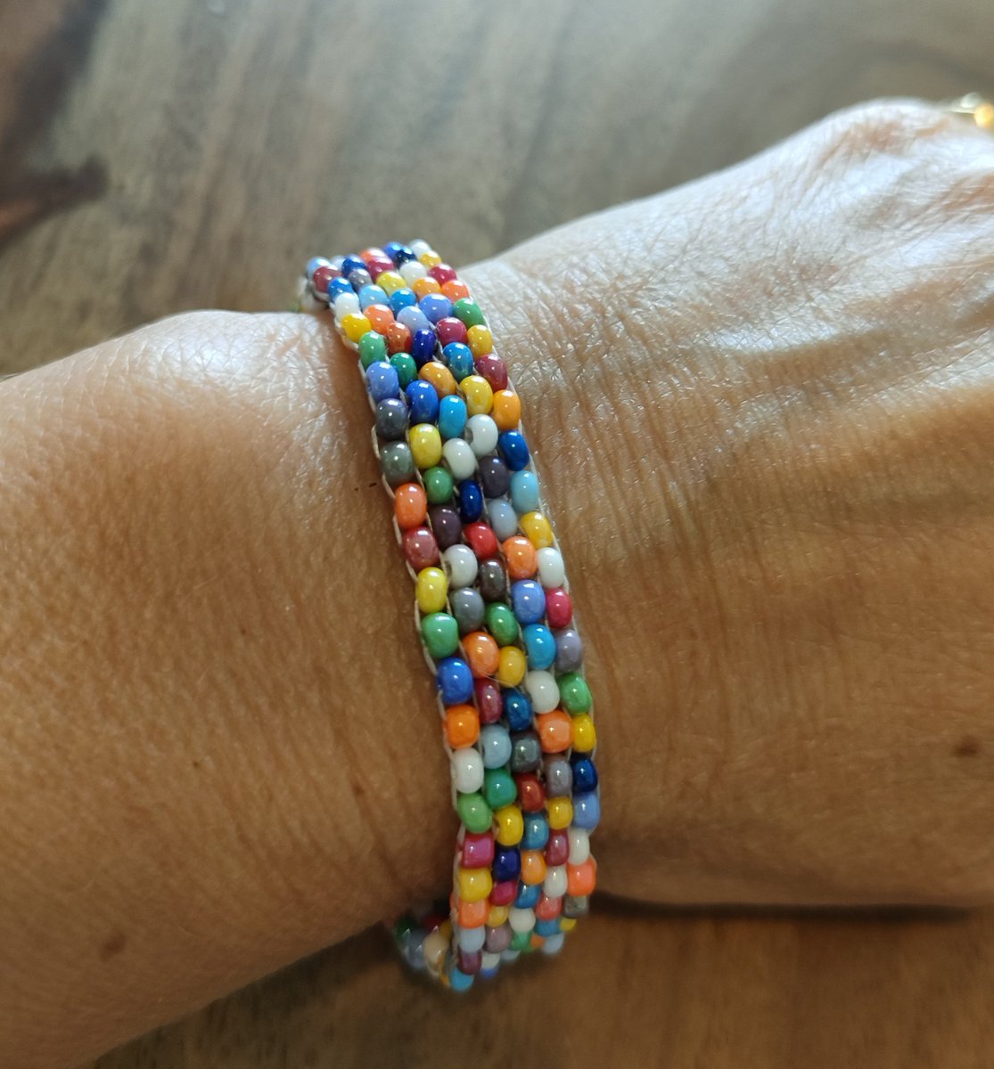 Val_Paillettes's tweet photo. ✨ Nouveautés ! ✨
Parure boucles d'oreilles et bracelet multicolore en perles tissées. 🤩
Bijoux fait à l'unité et personnalisés. ✨
#FaitMain #Handmade #madeinfrance🇫🇷 https://t.co/tBXzX8OWyV