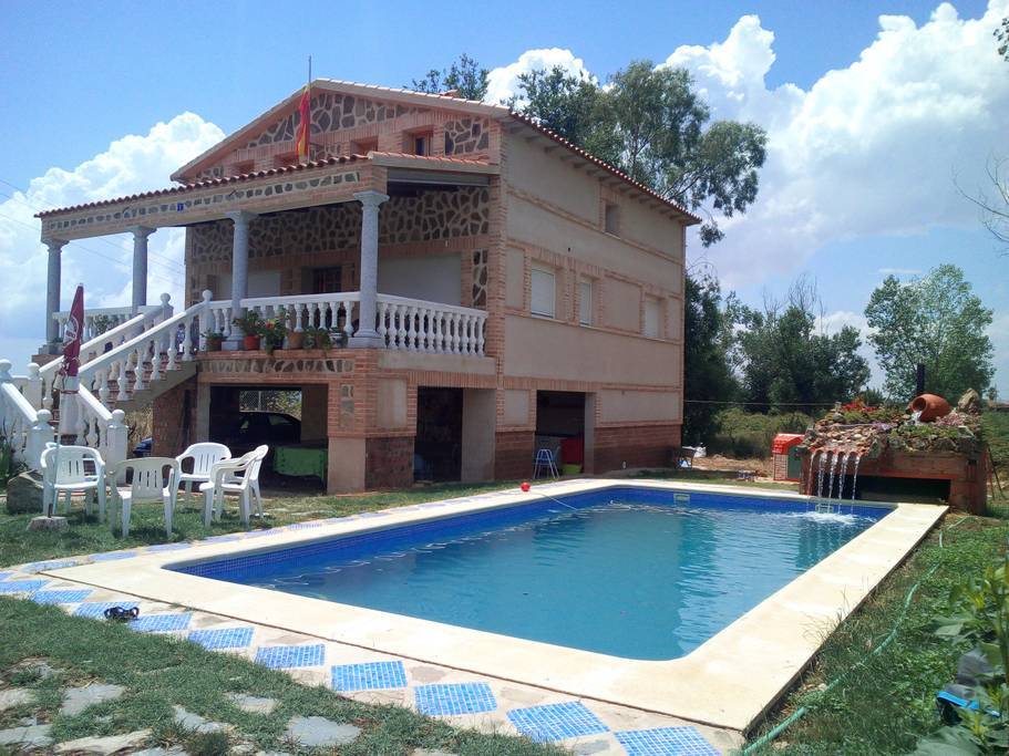 rutarural's tweet photo. NUEVA #casaenciudadreal con #piscinaprivada #jacuzi alquiler integro hasta 12 plazas, pero también posibilidad de 4-6 plazas. ¡consulta en @rutarural y opten el mejor precio! https://t.co/JKeu3Jd7Qp https://t.co/Ij7T13eOKb