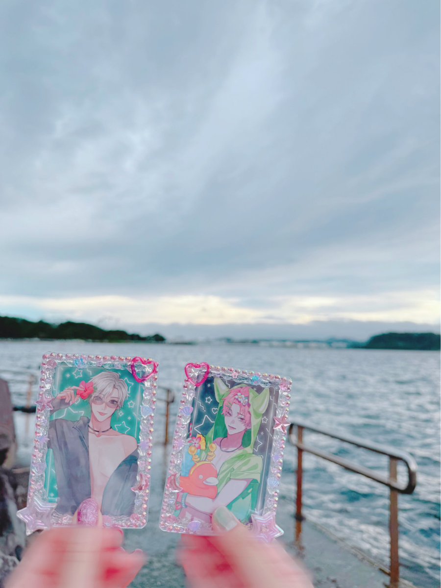 tsuki_mi13's tweet photo. 虚無と写真撮ってました、葵……
メンダコ可愛くてくじもう一回引いたらまたでかいの当たっちゃった！ https://t.co/Yg6fPEf7Dm