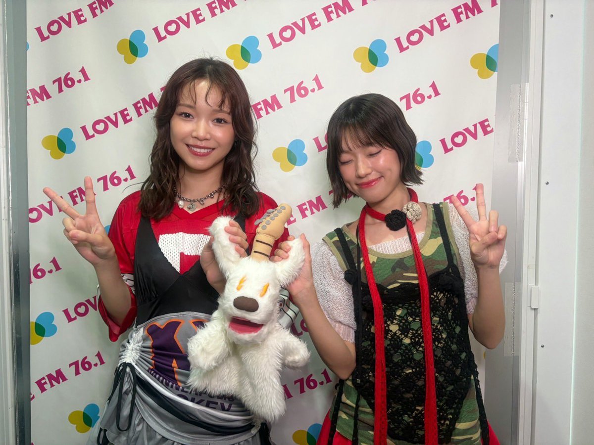 taro_kan's tweet photo. 2人とも持ち方おもろすぎ🤣
#リトグリ https://t.co/eDTiHQNxKB
