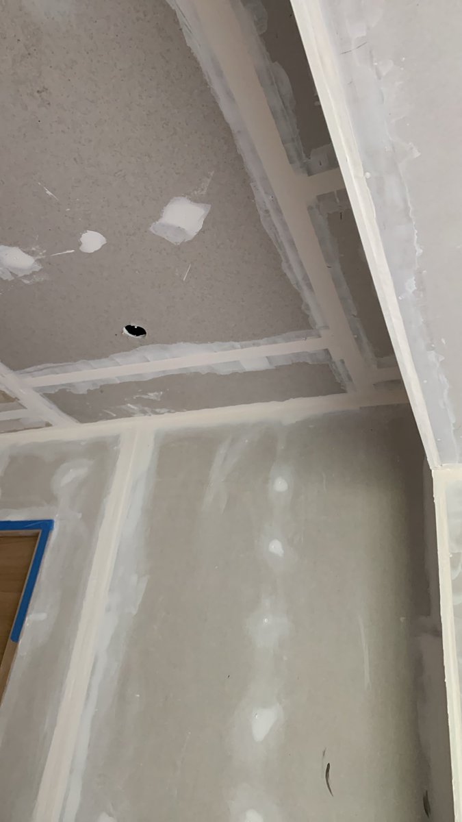 xxUTWxx's tweet photo. @LTDG_podcast @KiraThedea11512 Toujours un plaisir de vous écoutez pendant les travaux (pendant un jour de congés) https://t.co/Y8jd54U8Ts