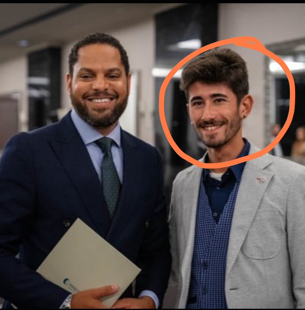 FonsiLoaiza's tweet photo. Este ultraderechista se llama Aitor Navarro y es concejal de VOX en Santa Coloma de Gramenet. Hoy ha sido imputado por delito de odio contra migrantes. https://t.co/ihwxNCQAD4