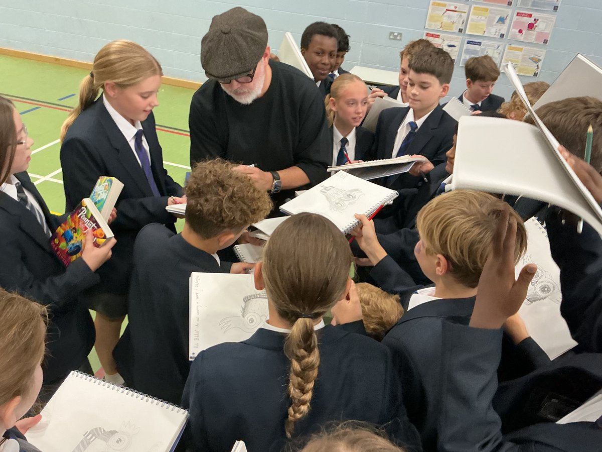 QueenElizHigh's tweet photo. We were delighted to welcome award-winning author and illustrator Rob Biddulph to QEHS for a brilliant morning of creativity, drawing and storytelling.

A huge thank you to Rob, @wonderlandbookshop and everyone who joined us for such a memorable morning. https://t.co/4wtDIm1s6t