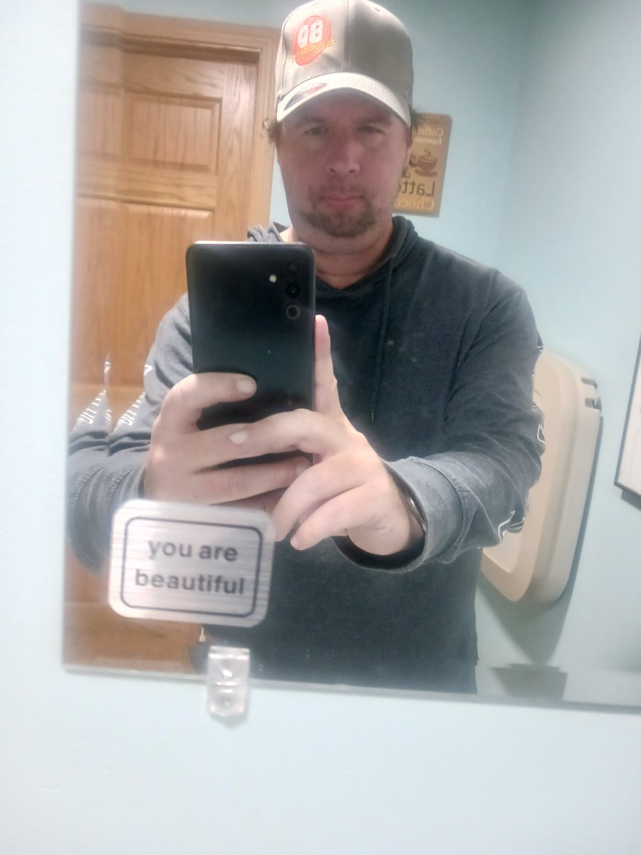 SmylanStylan's tweet photo. Mirror Mirror on the wall https://t.co/OFPjkhMO3z