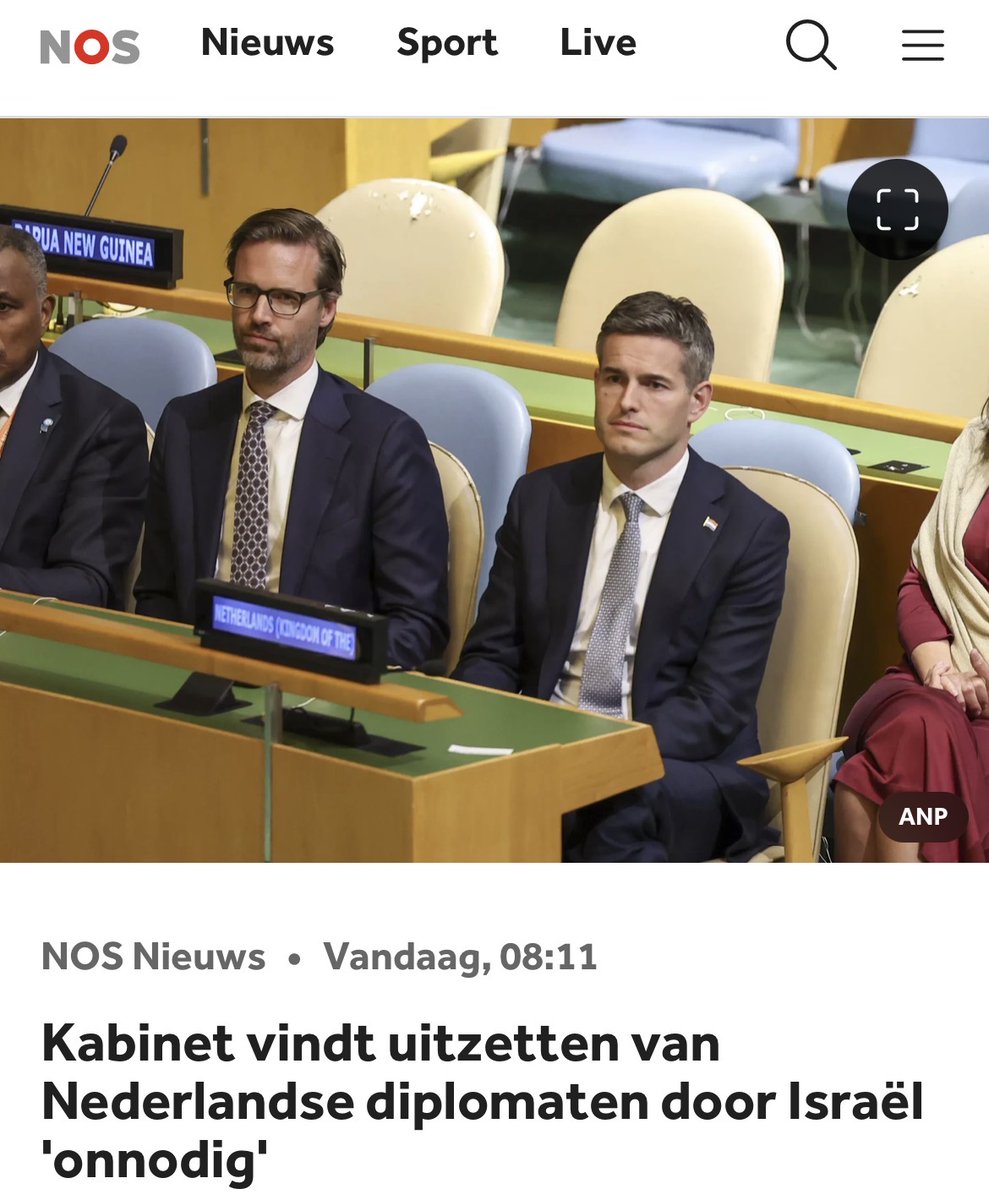 GEvanlagen's tweet photo. Onze vertegenwoordigers in het buitenland, zie ze zitten. 
Je zou er geen kwartje voor geven. https://t.co/1LXVr4TqCx