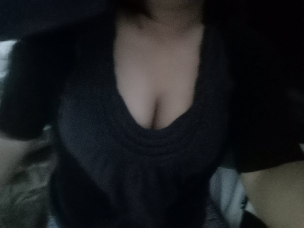 leahneeeeeee's tweet photo. yall i need your guys decision, im going clubbing^^

#nsfwtwtًً https://t.co/I7je8gxWFR
