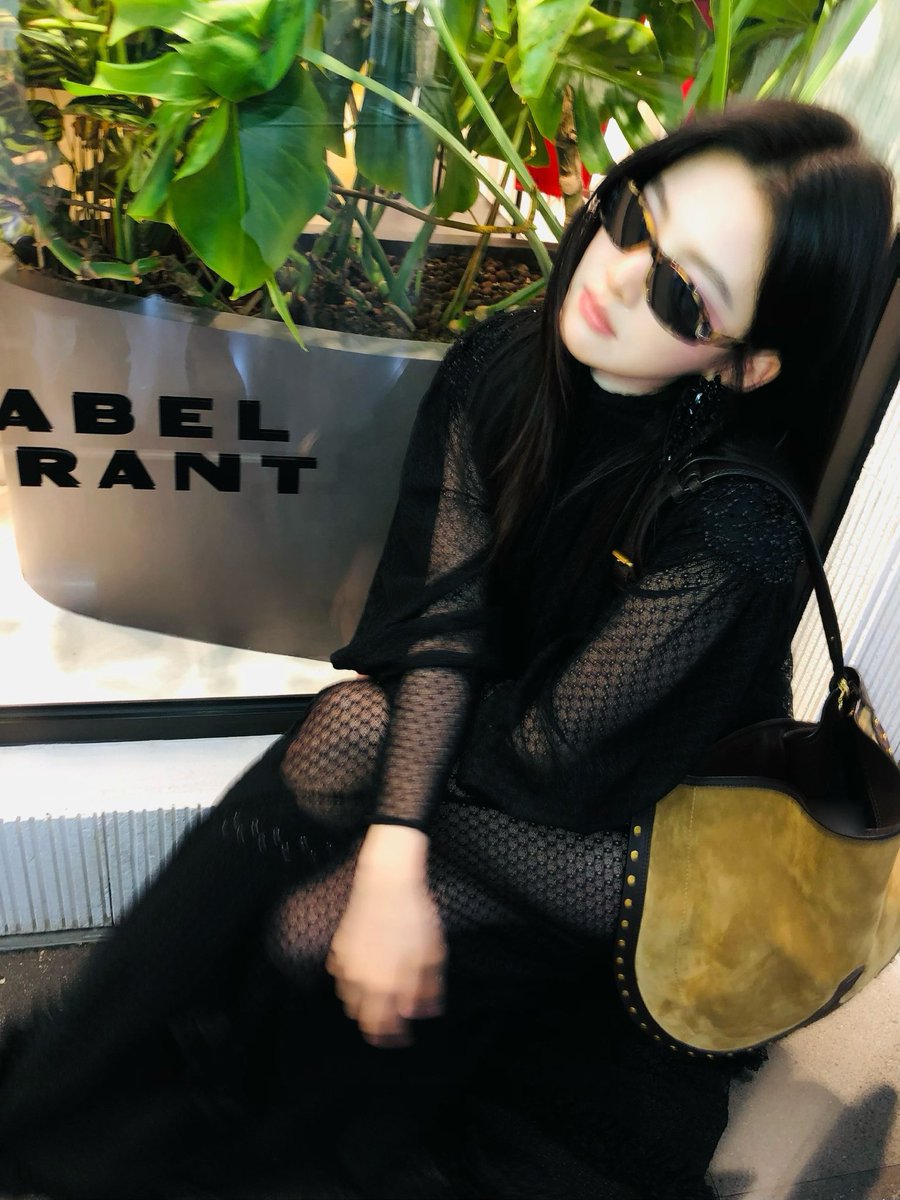 rruonans's tweet photo. Zhang Ruonan’s new instagram update

(1/4)

#ZhangRuonan #章若楠 https://t.co/l2Ouz48e2b