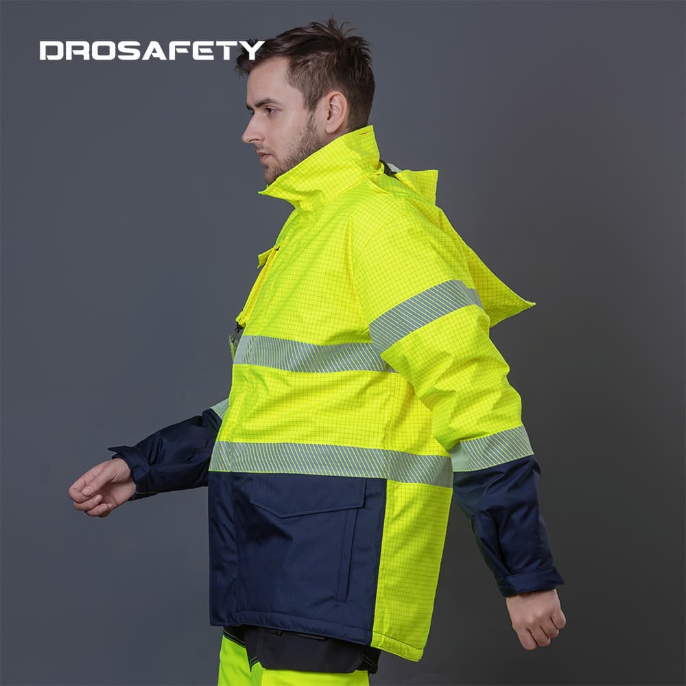 Drosafety's tweet photo. 🌧️🔥 Built for demanding outdoor work: flame-retardant, anti-static &amp; waterproof protection with 360° reflective visibility. Ideal for oil &amp; gas, power &amp; road work.

#HenanZhuoerProtectiveTechnology #FlameRetardantWorkwear #ProtectiveWorkwear https://t.co/OpVUmeJhqM
