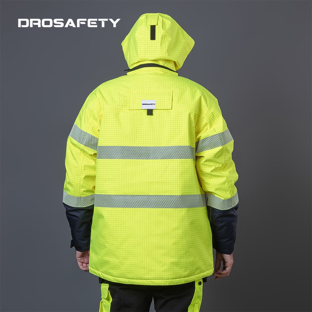 Drosafety's tweet photo. 🌧️🔥 Built for demanding outdoor work: flame-retardant, anti-static &amp; waterproof protection with 360° reflective visibility. Ideal for oil &amp; gas, power &amp; road work.

#HenanZhuoerProtectiveTechnology #FlameRetardantWorkwear #ProtectiveWorkwear https://t.co/OpVUmeJhqM