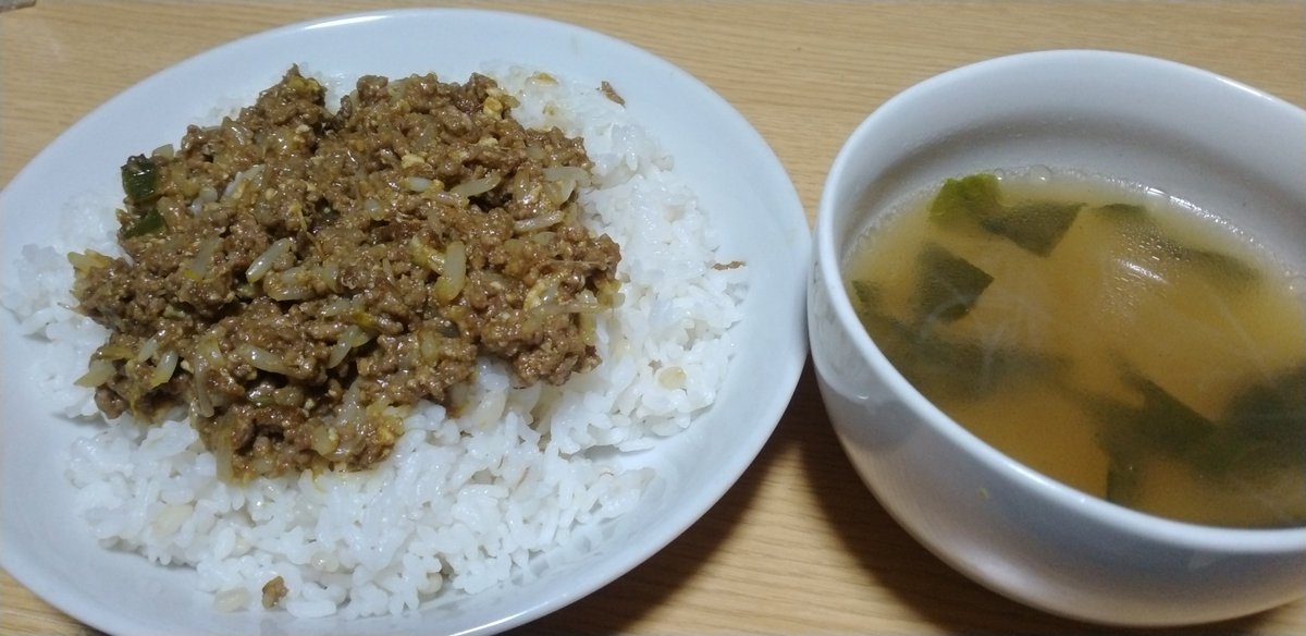 arinncoda's tweet photo. キーマカレーと中華スープ
写真というか呟くのすら久しぶりだなw https://t.co/1bZbD6Oa98