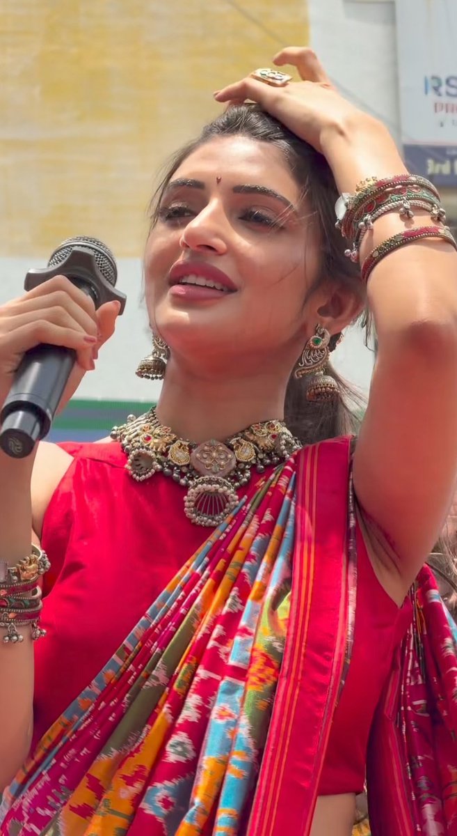 sreeleelaaddict's tweet photo. #SreeLeela Iconic Red Saree 
Pics 4K HD Part 4

.... SREELEELA DEVOTEE.... https://t.co/rcl2DH87EZ