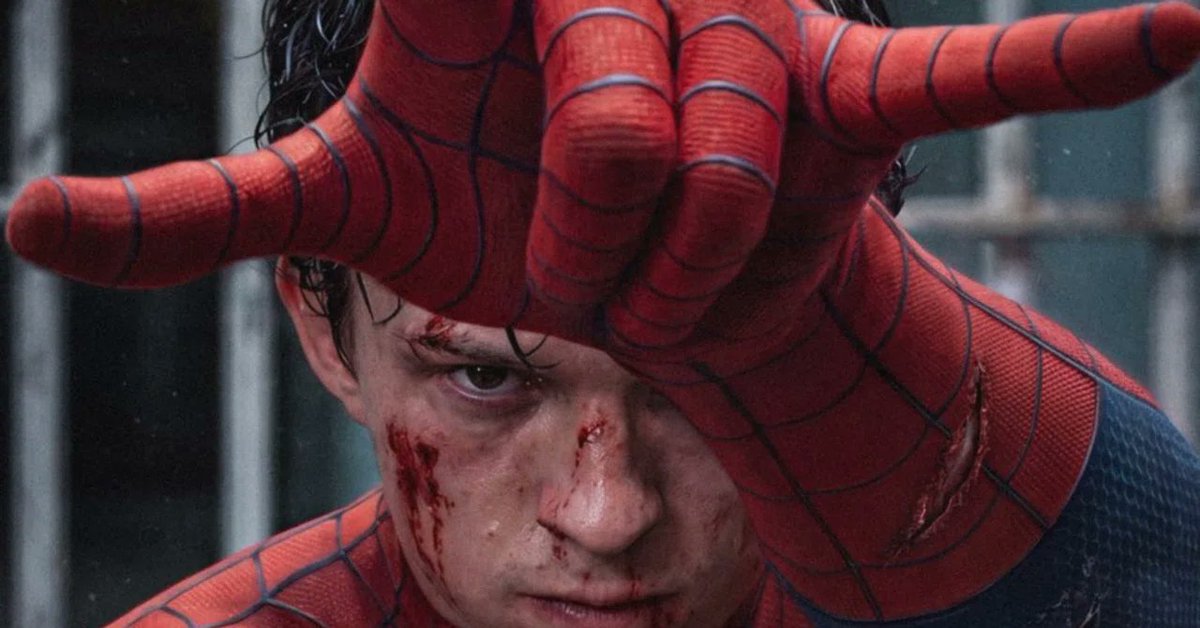 asahikeke_note's tweet photo. スーパーヒーロー映画が軒並み失速する中で、スパイダーマンの新作『ブランド・ニュー・デイ』だけが世界興収約25億ドル（歴代3位）と異次元のヒットを記録した。一方で『ザ・フラッシュ』『エターナルズ』『スーパーガール』は苦戦。

この明暗を「ヒーロー疲れ」で片づけると本質を見失う。沈んだのは「新顔」だけで、古株のスパイダーマンはむしろ強くなっている。

▼大作映画が当たる構造を因果関係で分解すると、3つの差が見えてくる。

❶ 大作映画のヒットは、記憶との「再会」である
・スパイダーマンは1962年生まれ。親子三世代にわたる認知の蓄積がある
・『ノー・ウェイ・ホーム』の歴代3人集結は、それぞれの世代の「自分のヒーロー」との再会だった
⇒ 観客はお金を払って「すでによく知っている大切な記憶」に会いに行っている。

❷ 映画の2時間だけで、ゼロから好きにさせるのは無理がある
・実績のない新顔ヒーローは、過去作の蓄積がない
・たった2時間の上映時間で「自己紹介」と「大作としての興行実績」を同時に背負わされる
⇒ 愛着をつくる時間がないまま大勝負を強いられるため、近年の新顔の平均興収は古株の1/4程度に沈む。

❸ 映画館の外に、記憶を育てる「高頻度な接点」がある
・映画館で観客と出会えるのは数年に1回、たった2時間
・一方、スパイダーマンはゲーム（数十時間）、アニメ、玩具など日常のあらゆる場所で接触を積んでいる
⇒ 接触回数が多いからこそ記憶に残り、数年ごとの映画化のたびに熱量が爆発する。

映画館は、記憶と「再会」するには最強の場所だが、初対面の相手を好きにさせるには時間が短すぎる。

だからこそ、次の主役を育てる仕事は映画館の外から始まる。日常でどれだけ接触頻度を稼ぎ、記憶に残せるか。

ヒットの勝負は、スクリーンの外で決まっている。
