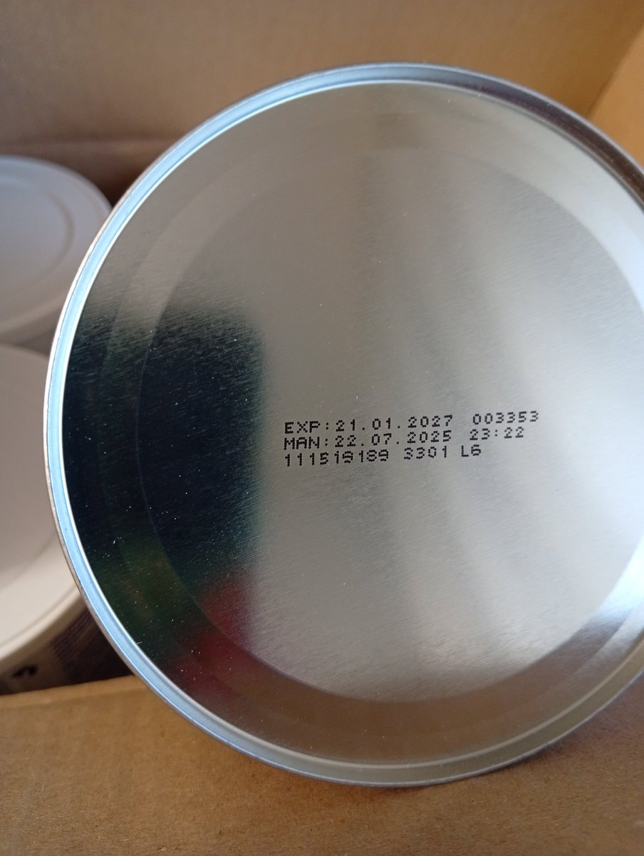 _Made_you_l00k_'s tweet photo. Dimitriju je potpuno promenjen način ishrane još jednom, što znači da Nutricia KetoCal 4:1 nikako ne možemo više iskoristiti. Ostalo nam je 6 konzervi, 1 načeta, sa rokom trajanja do januara 2027.

Molim vas delite i javljajte se da udomimo ovu hranu za posebne namene na vreme ♥️ https://t.co/QvbhegBXef